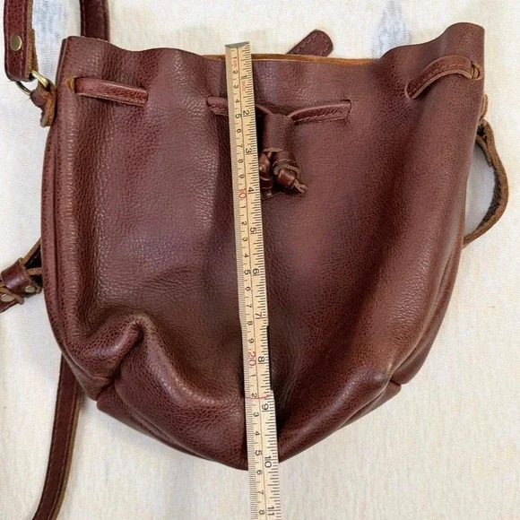 Portland Leather Brown Drawstring Bucket Crossbody Bag Adjustable Strap - Picture 7 of 8